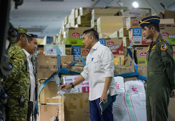 Presiden Prabowo Kirim Bantuan Darurat 6 Pesawat TNI AU ke NTT dan Kalimantan