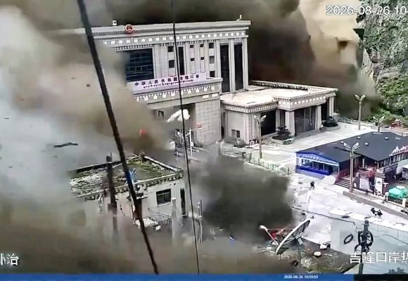 Dahsyatnya Gelombang Celah Gyirong Nepal-Tiongkok
