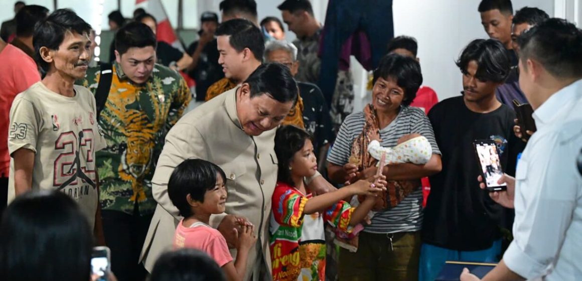 Presidenri temui warga Prabowo Blusukan Malam Hari, Cek Fasilitas Hunian Warga Eks Rel Senen