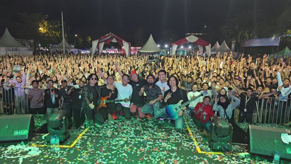 HUT ke-81 RI: Gandeng Bassis Dewa 19, Danrem 011/Lilawangsa Hibur Warga Aceh Pascabanjir