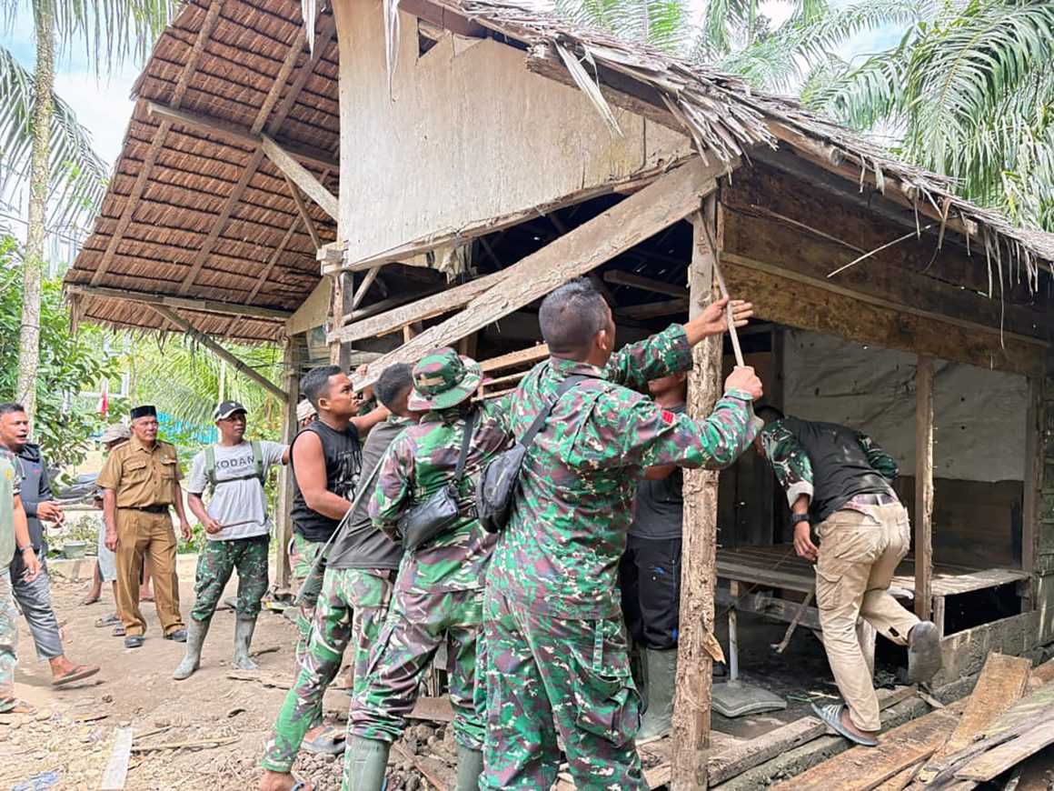WhatsApp Image 2026-08-13 at 19.52.10 Haru Bahagia Guru Ngaji Rumah Reyotnya Dibangun Permanen Jenderal TNI