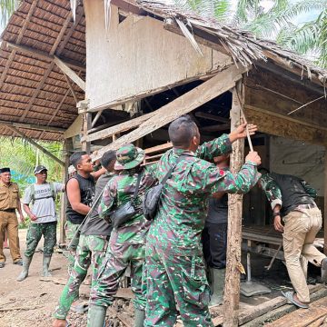 Haru Bahagia Guru Ngaji Rumah Reyotnya Dibangun Permanen Jenderal TNI