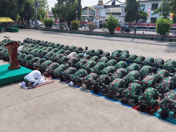 mbcindonesia.com Dari Aceh Ratusan TNI Sujud Istisqa Doakan Kalimantan