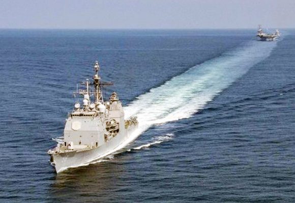 Iran Klaim Serang Kapal Perang AS di Selat Hormuz