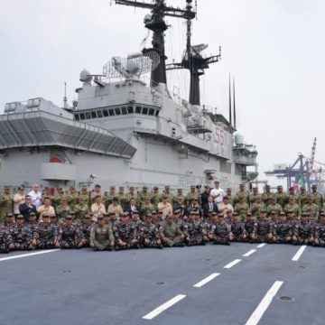 Menhan Sjafrie Sambut dan Tinjau Kelayakan Kapal ITS Giuseppe Garibaldi Kapal Perang Giuseppe Garibaldi Perkuat Maritim RI