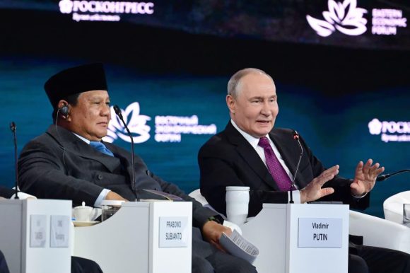 PRABOWO DAN PUTIN Presiden Prabowo Jadi Tamu Kehormatan Rusia