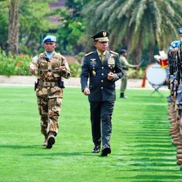 Panglima TNI Jenderal TNI Agus Subianto melakukan pemeriksaan pasukan Panglima TNI: OPM Harus Ditumpas, Penanganan Papua Perlu Kolaborasi
