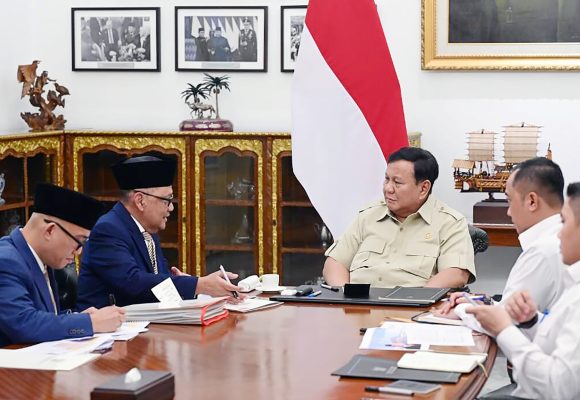 Presiden Prabowo Antrean Haji Turun Jadi 14 Tahun Presiden Pangkas Antrean Haji, dari 49 Tahun Jadi 14 Tahun