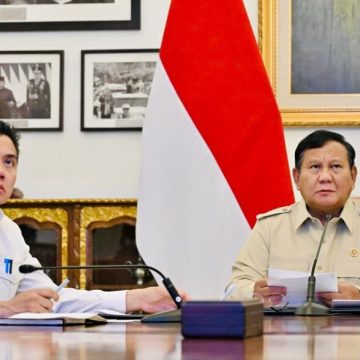 Presiden Prabowo Subianto dan Seskab Teddy Menkes Ingatkan Warga Gunakan Masker Atas Arahan Presiden