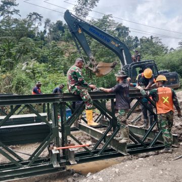 WhatsApp Image 2026-09-27 at 12.04.43 TNI Bangun Jembatan Bailey Penghubung Desa Bener Meriah