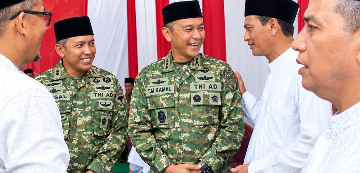 Keakraban Danrem dan Waled Lapang di Acara Maulid Nabi