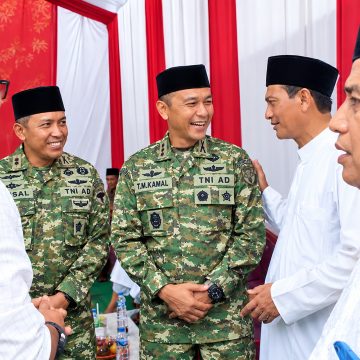 Keakraban Danrem dan Waled Lapang di Acara Maulid Nabi