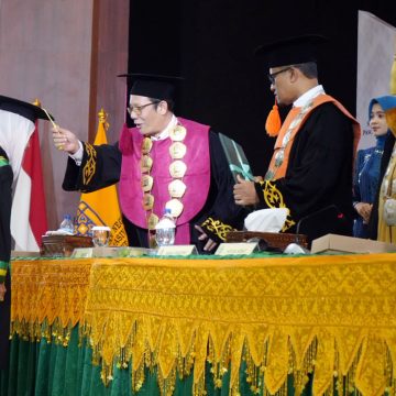 UIN SUNA Kukuhkan 450 Wisudawan, Rektor Tekankan Kejujuran dan Akhlak