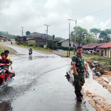 _DSC8146 Danramil Imbau Pengendara Waspadai Jalan KKA Saat Hujan Deras, Rawan Longsor