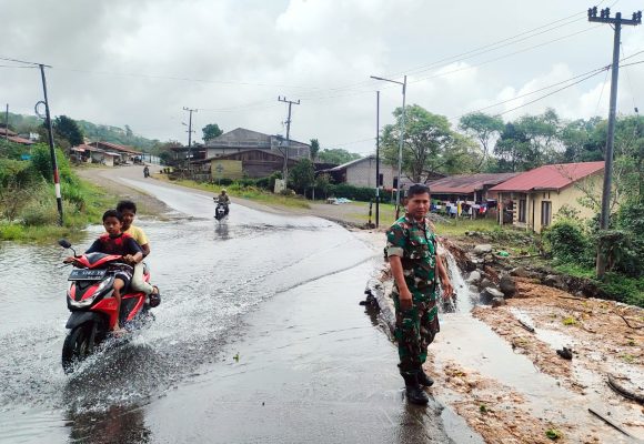 _DSC8146 Danramil Imbau Pengendara Waspadai Jalan KKA Saat Hujan Deras, Rawan Longsor