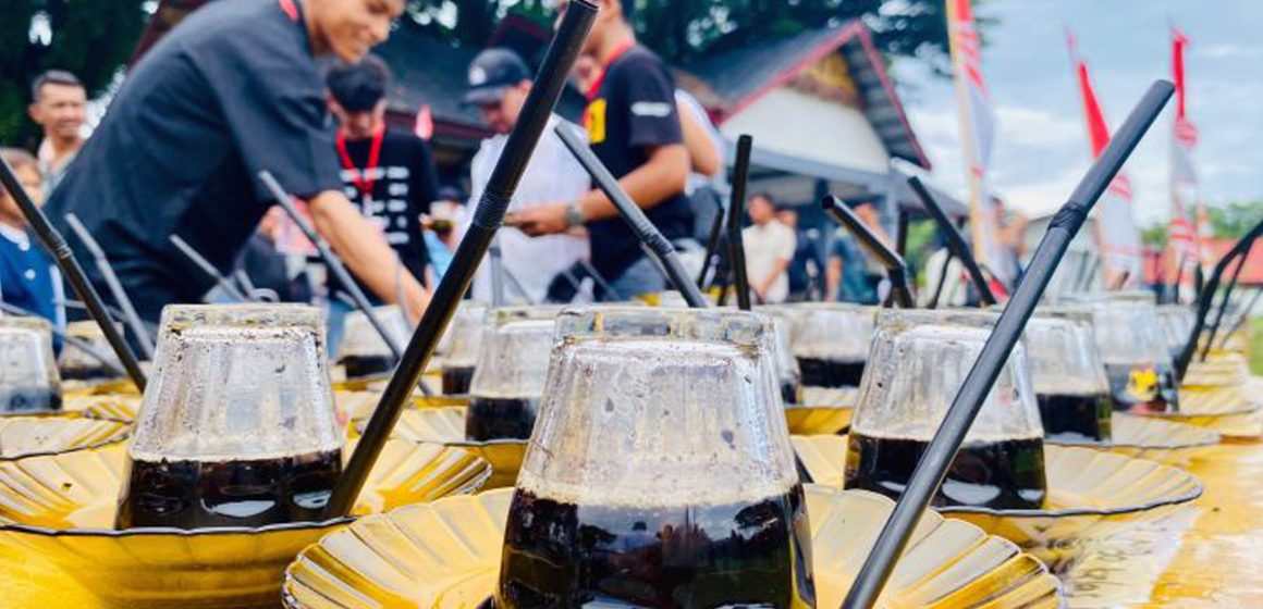 _DSC8155 Rayakan HUT Meulaboh, 2.026 Warga Serentak Minum Kopi Khop