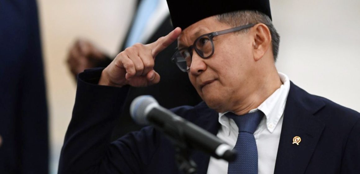 Rocky Gerung Nilai Pendidikan dan Gizi Anak Sama-Sama Penting