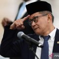 Rocky Gerung Nilai Pendidikan dan Gizi Anak Sama-Sama Penting