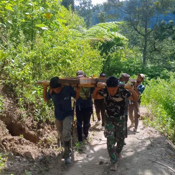 Cara TNI Bangun Jembatan Pedalaman Gayo Lues, Material Harus Dipikul