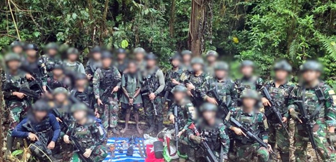 TNI Rebut Kembali Dua Senjata yang Dirampas OPM di Maybrat