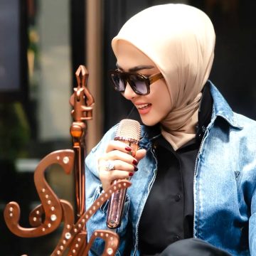 Syahrini Comeback Setelah 7 Tahun Vakum, Siapkan Single Baru Aku Kembali